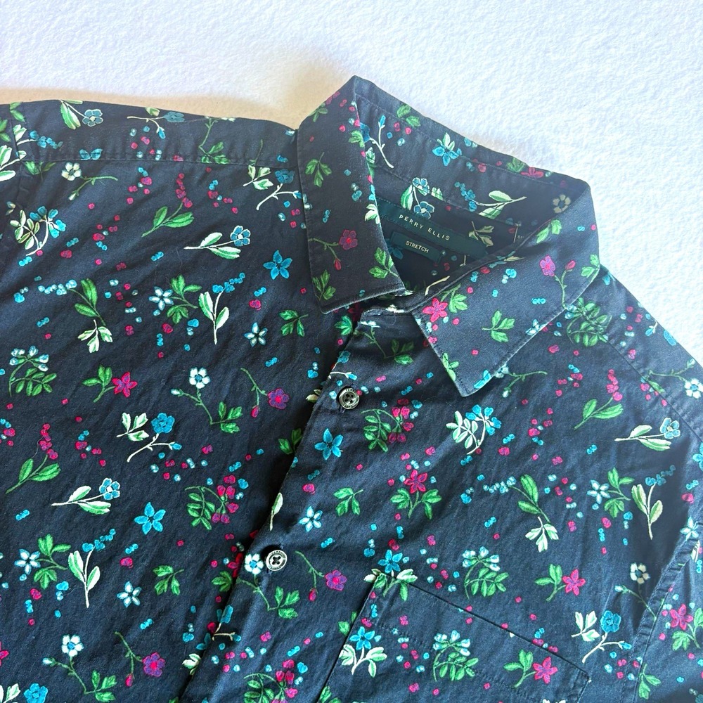 Perry Ellis Men's M Black Floral Stretch Short Sleeve Point Collar Button-Up